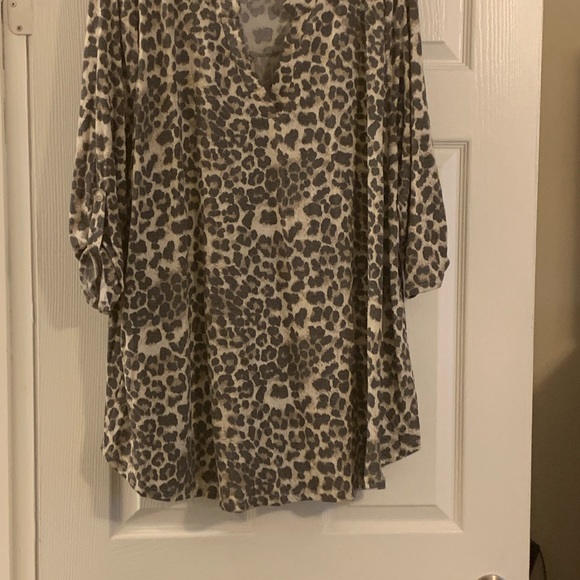 Leopard Gabby Style Top - Picture 2 of 3